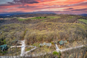 Premium Cabin, HotTub, Near Shows, with gametable Dining Room Deer Tracks